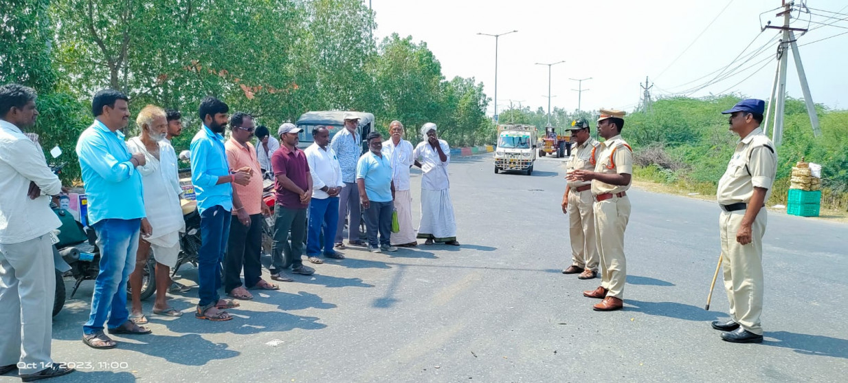 ట్రాఫిక్ రూల్స్ పాటించి ప్రాణాలను కాపాడుకోండి