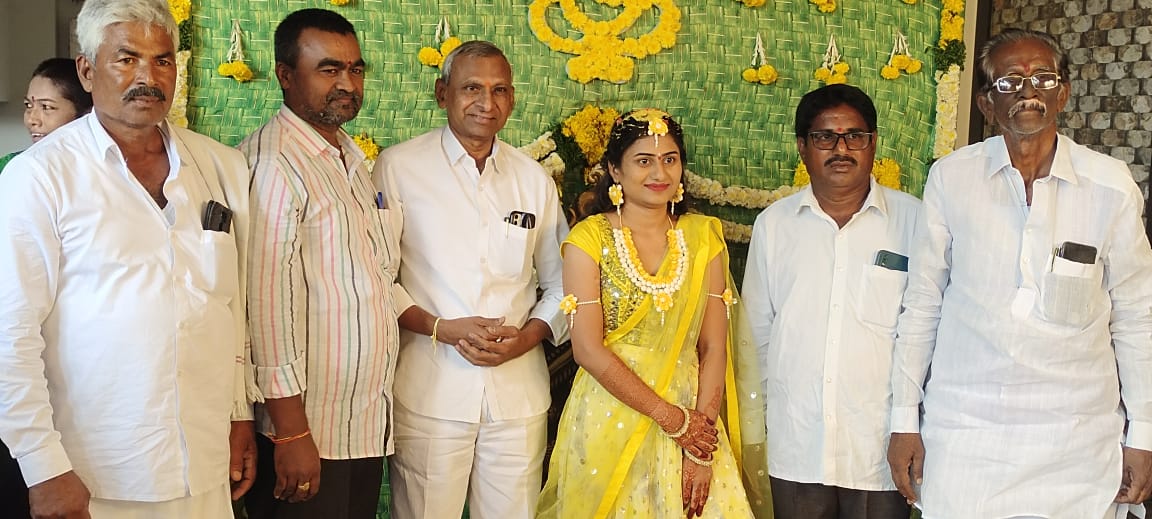 వివాహ వేడుకల్లో పాల్గొన్న వైకాపా జిల్లా అధ్యక్షుడు జంకె