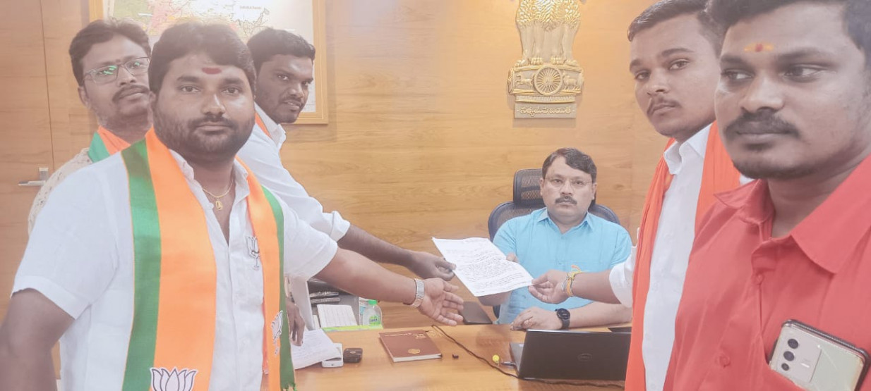 రేషన్ వాహనాలపై పిఎం ఫోటో ఉంచాలి