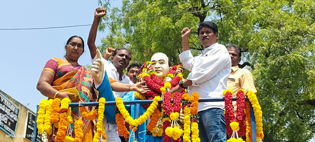 అణగారిన వర్గాల దైవం డాక్టర్ బిఆర్ అంబేద్కర్