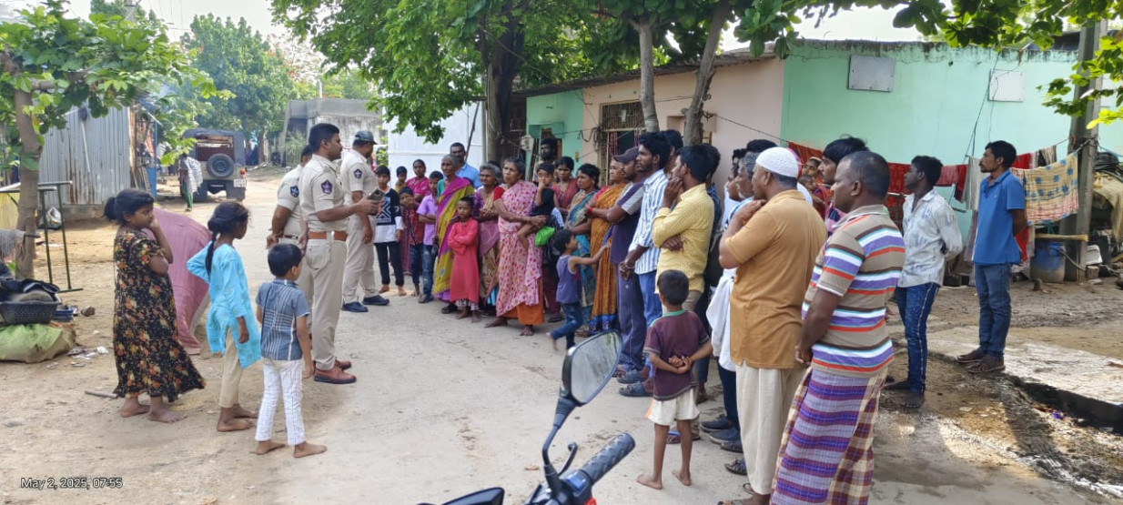 సైబర్ నేరగాల్ల పట్ల అప్రమత్తంగా ఉండాలి : ఎస్ఐ డాక్టర్ రాజమోహన్