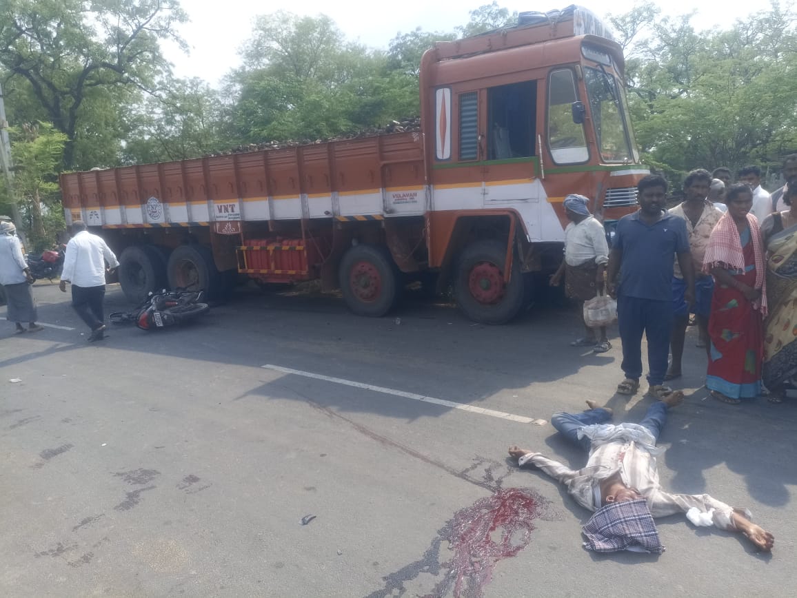 రోడ్డు ప్రమాదంలో యువకుడు మృతి